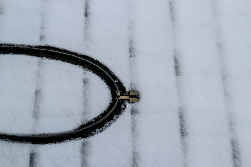 Roof Ice Dam Removal in Kent, WA